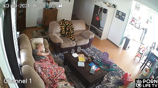 American mother masturbating on the couch