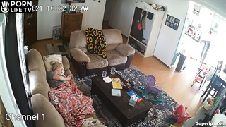 American mother masturbating on the couch