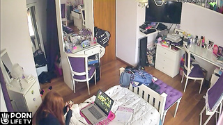 Cute redhead masturbates in her online class