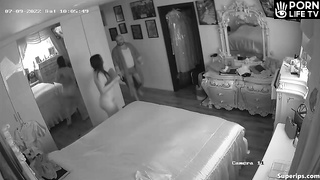 Mature Russian couple fucks on their bed