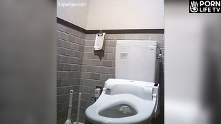 Spy toilet – Secret filming in Japanese restroom