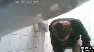  Girls Pissing