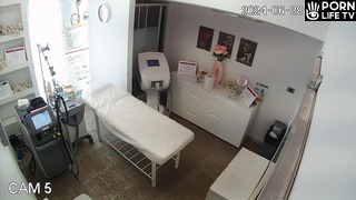 Amateur Romanian Brunette Fancy Girl Shaving Vagina In Cosmetic Salon