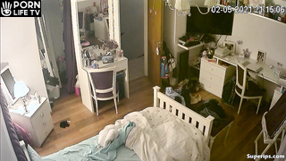 Teenage Girl Masturbates Naked In Her Room