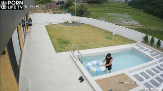 ﻿Korean Teenage Couple Groping The Pool