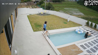 ﻿Korean Teenage Couple Groping The Pool