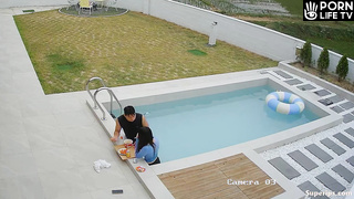 ﻿Korean Teenage Couple Groping The Pool