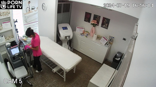 Single Mother Gets An Orgasm While Waxing Her Tight Vagina In Greek Wax Salon