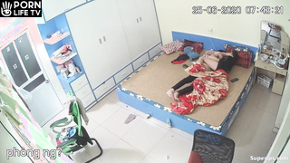 Poor Asian parents fuck in their bed