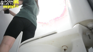 Wandering Voyeur - Beach toilet-277