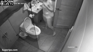 European ladies are caught on camera pissing