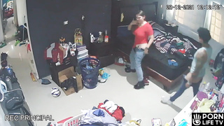 Young parents fuck in their messy room