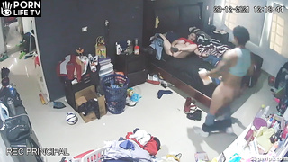 Young parents fuck in their messy room