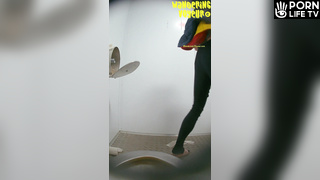  Girls Pissing