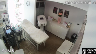 Tattooed Canadian brunette doctor deep depilation in beauty shop