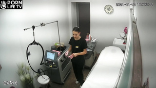 Old doctor squirts while waxing her hairy vagina in American beauty salon