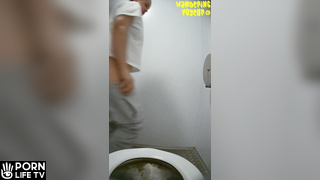  Girls Pissing