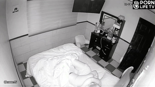 Single American blonde mother gets an anal sex spy cam record