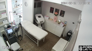 Innocent mother squirts during shaving vagina in New Zealander hair salon