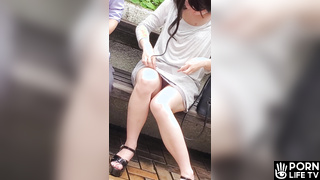 透けパンティを街中で履くのはどうかと思います 美脚お姉さん