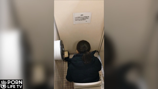  Girls Pissing