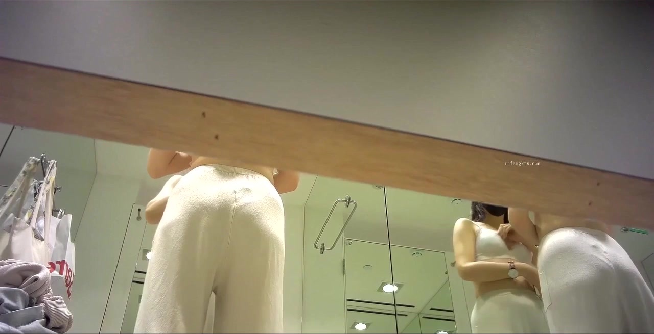 Fitting Room Of Shopping Mall 1-3